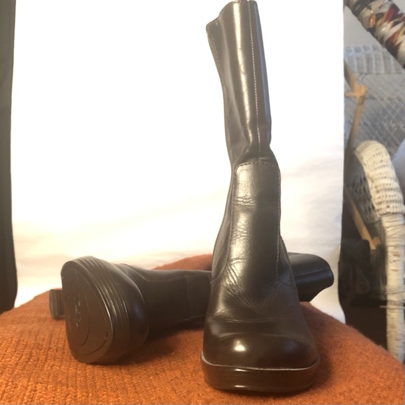 Gianni Bini (8.5M) Chocolate Brown Boots w 2” heel - Picture 3 of 16